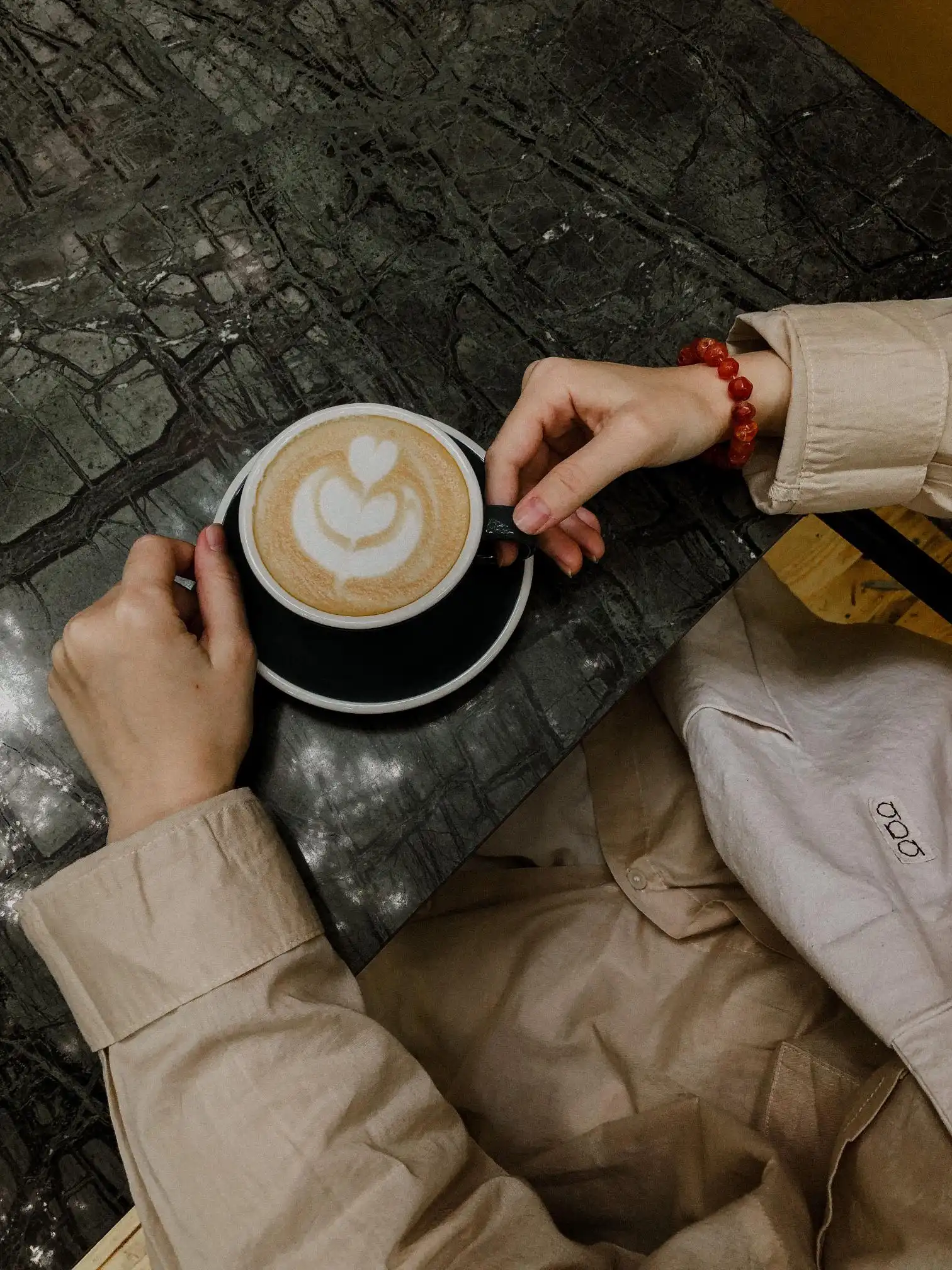 Cafe 7 lifestyle scene